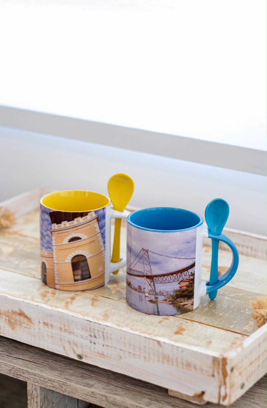 Caneca com colher no cabo